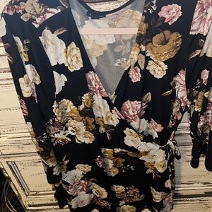 NWOT torrid black quarter sleeve wrap around blouse with flowers 🌸 ties size 2x